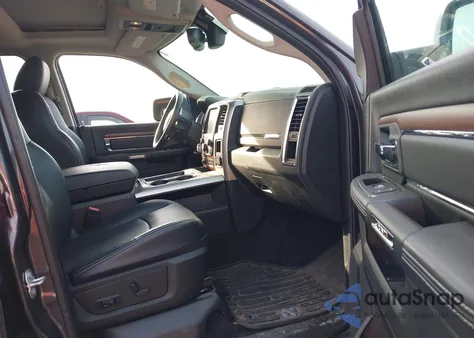 2017 Ram 1500 Laramie 4X4 5'7 Box z USA, uszkodzony, nr VIN 1C6RR7NTXHS660854